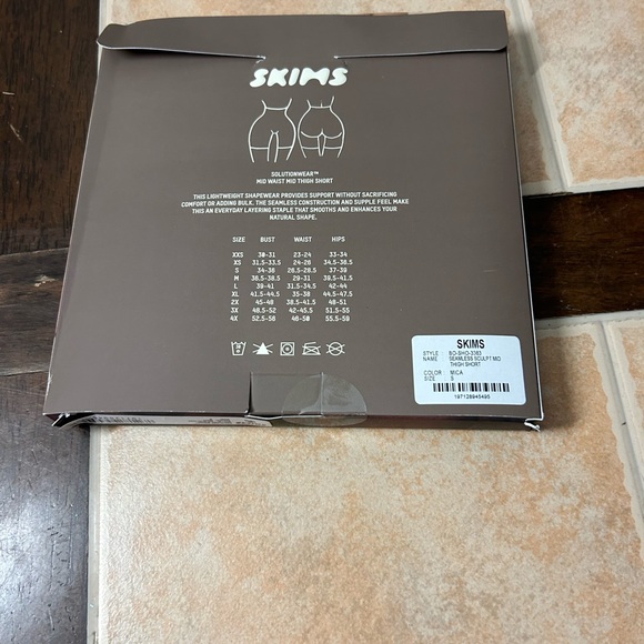 New SKIMS Seamless Sculpting Short Mid Thigh Ochre Size S - Picture 2 of 4